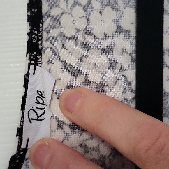 Black and White Floral Dress - Picture 2 of 3